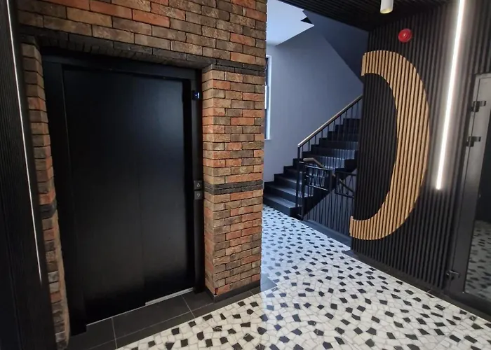 Szarych Szeregow Elegant 华沙